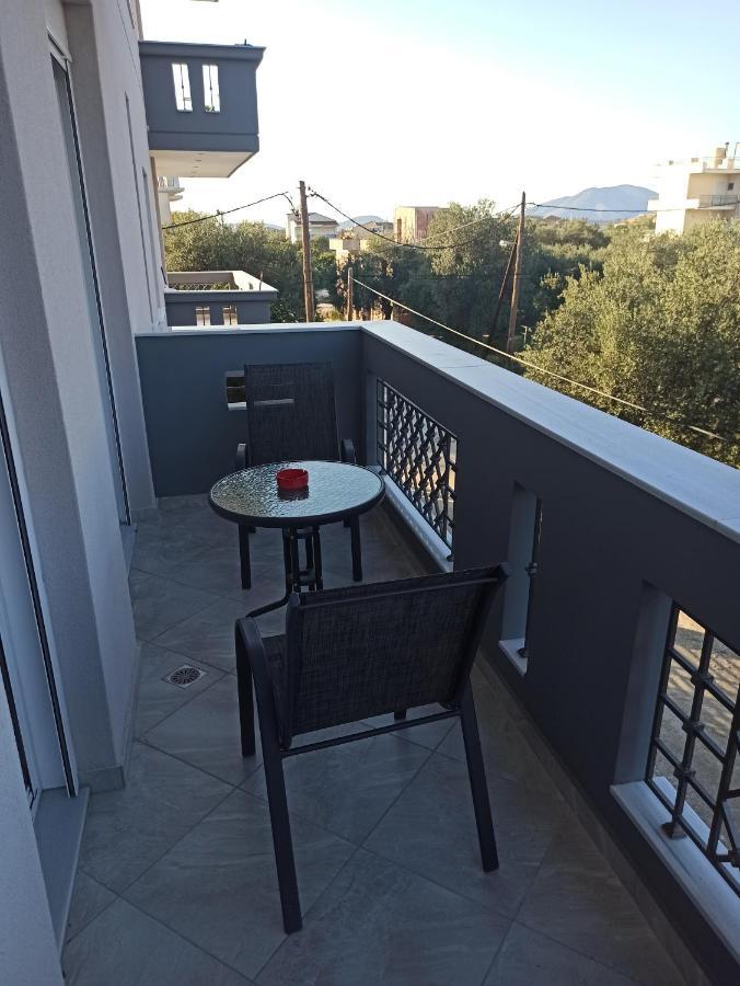 Cyclops Luxury Apartments Игуменица Екстериор снимка